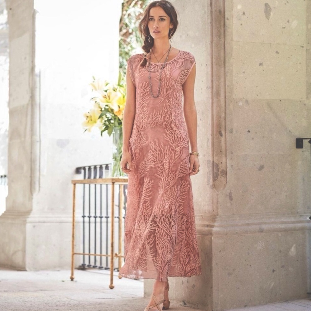 Lovely Sundance peachy-pink midi dress with coral lace design. Sz 4/6